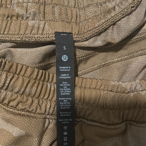 Lululemon shorts size small - Picture 3 of 3